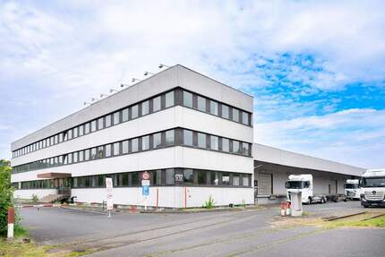 Lagerhalle mit LKW-Werkstatt und Bürogebäude zimmer
