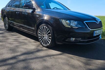 Skoda Superb 158.000 km 12.799 &euro; Würzburg 97082