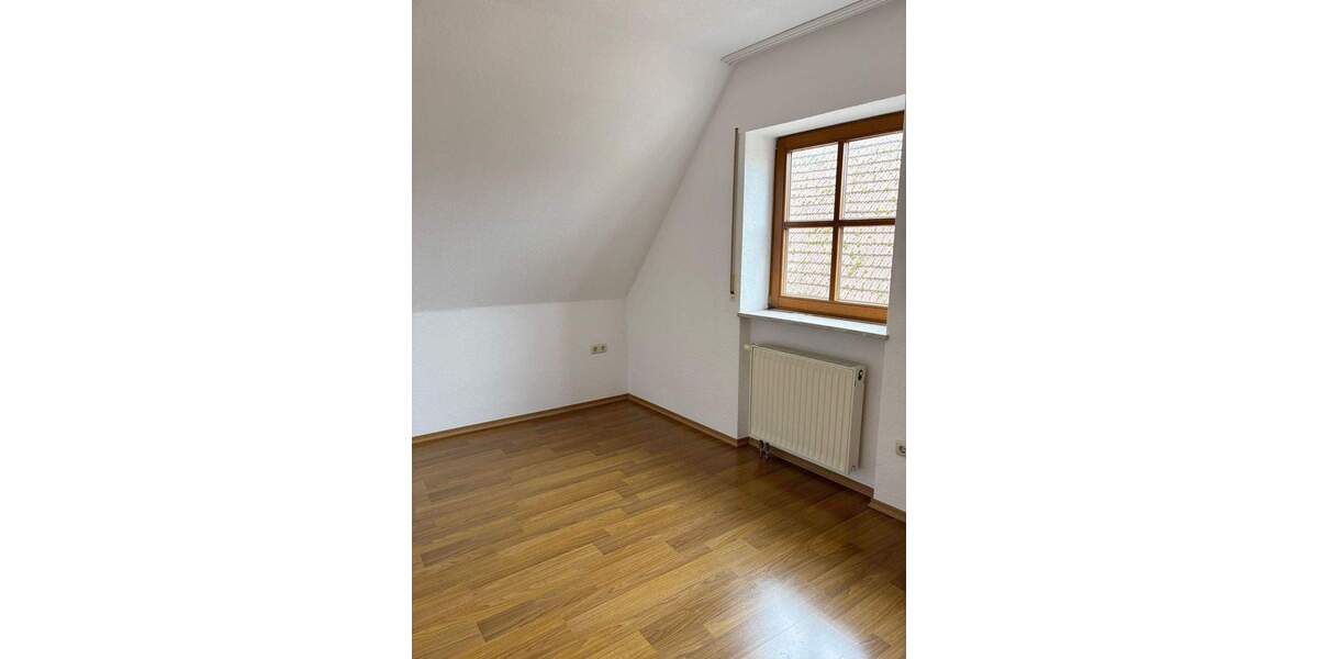 Etagenwohnung Dettelbach - 3 Zimmer, 98 m&sup2;, 870&euro; | Angebot:26082914
