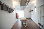 Nur 20 Minuten von Würzburg in Arnstein: Hochwertige Physiopraxis & vermietete 4-Zimmer-DG-Wohnung - Gewerbeobjekt Würzburg Würzburg | Angebot:26670132