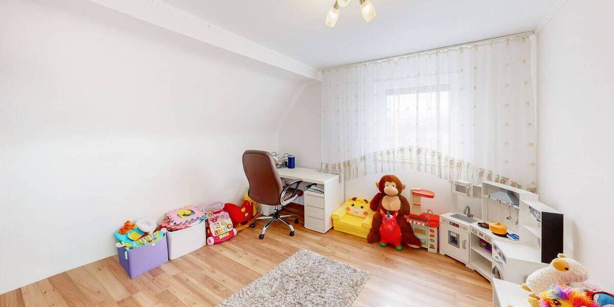 Mehrfamilienhaus, Wohnhaus Geroldshausen - 6 Zimmer, 141 m&sup2;, 420.000&euro; | Angebot:25997017