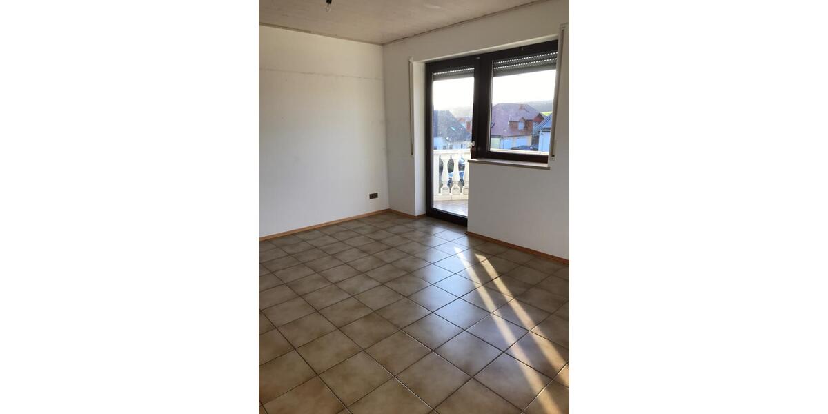 Dachgeschoßwohnung Reichenberg - 4 Zimmer, 100 m&sup2;, 950&euro; | Angebot:25648894