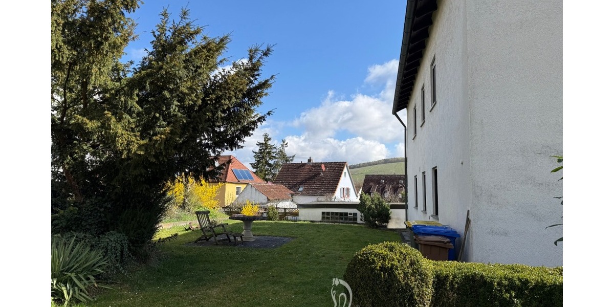 Zwei- bis Dreiparteienhaus in zentraler Lage mit Einliegerwohnung und Ausbaupotenzial im DG - Zweifamilienhaus Zell am Main | Angebot:26652819