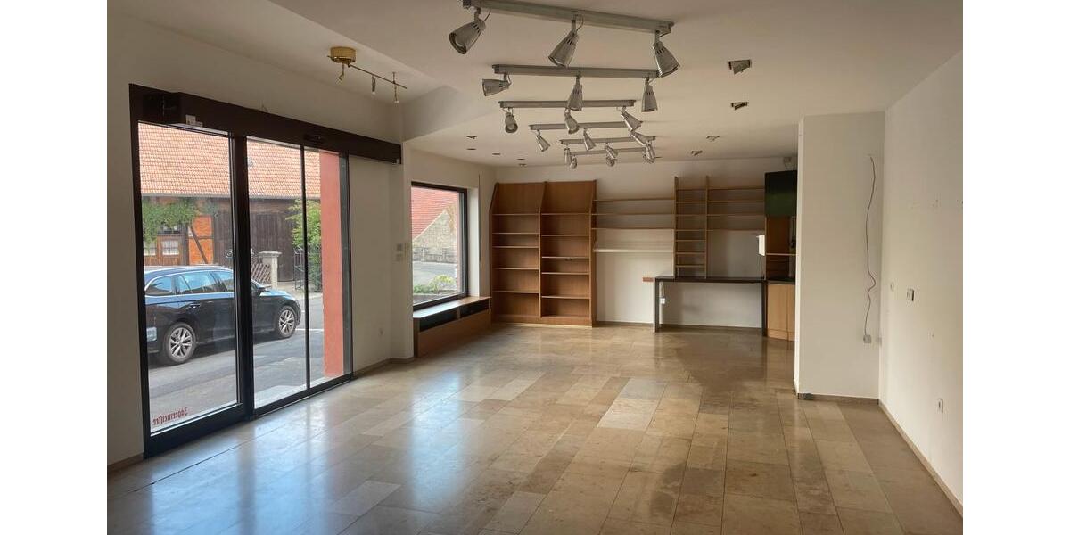 Helle Gewerbeimmobilie, Laden, Büro, Lager zimmer