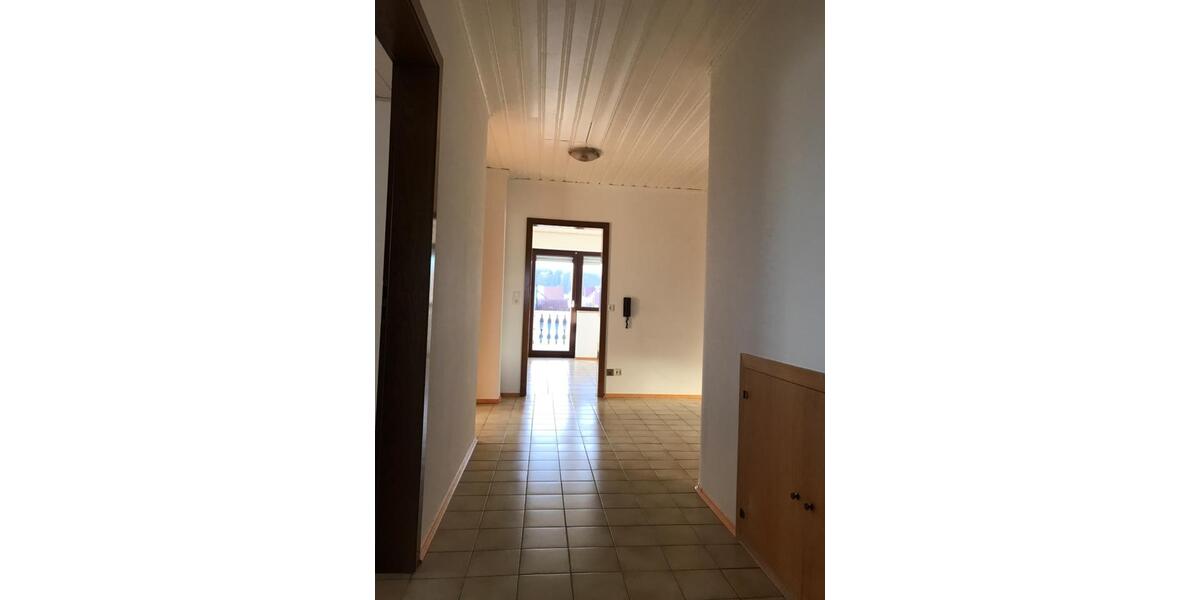 Dachgeschoßwohnung Reichenberg - 4 Zimmer, 100 m&sup2;, 950&euro; | Angebot:25376394