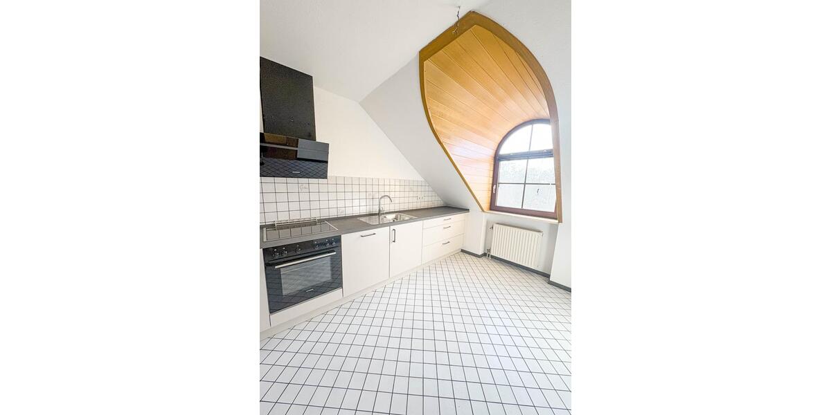 Dachgeschoßwohnung Würzburg Lengfeld - 3 Zimmer, 117 m&sup2;, 1.290&euro; | Angebot:25960436