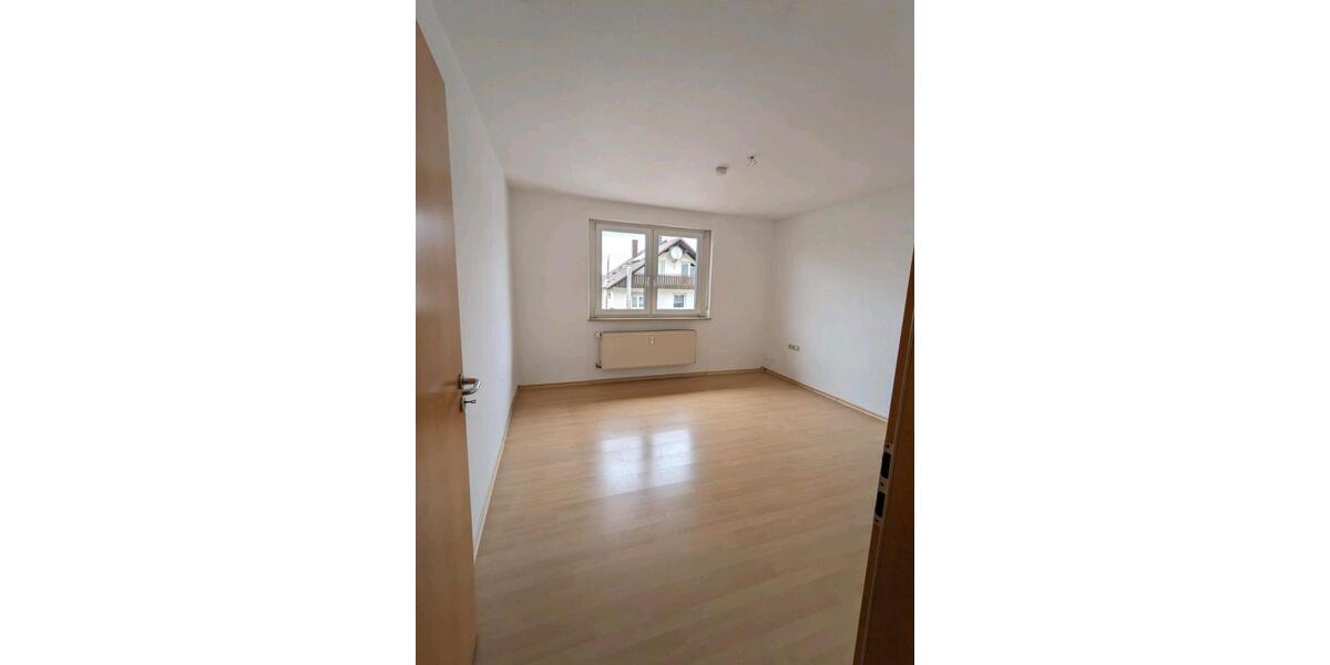 Helle 3 Zimmer Wohnung mit Balkon in ruhiger Lage zu vermieten 3 zimmer