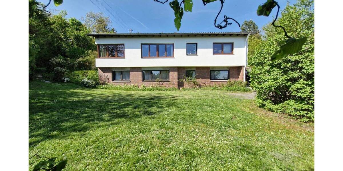 Architektenhaus mit Weitblick auf großzügigen Grundstück in Süd-West-Ausrichtung 8 zimmer