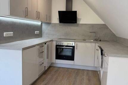 Frisch sanierte 2-Zimmer-Dachgeschosswohnung mit EBK in Versbach...! 2 zimmer