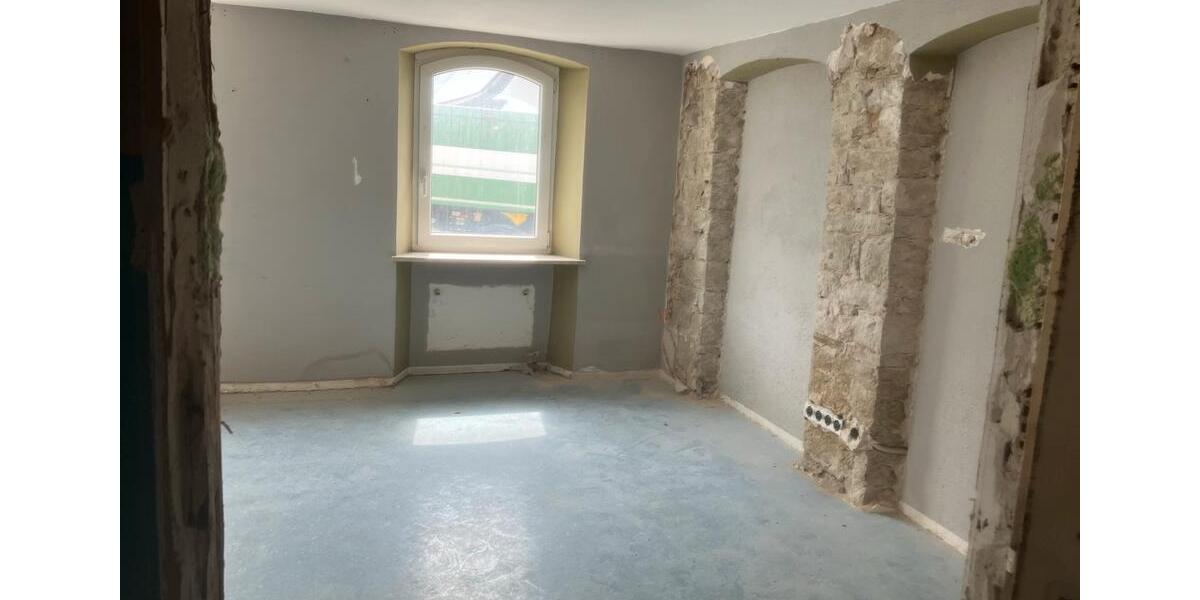 Mehrfamilienhaus, Wohnhaus Giebelstadt - 8 Zimmer, 210 m&sup2;, 199.000&euro; | Angebot:26465328