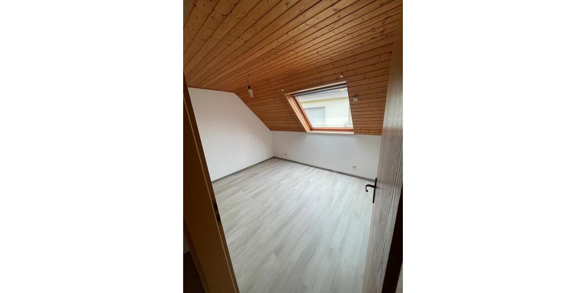 Dachgeschoßwohnung Wiesentheid - 2.5 Zimmer, 42 m&sup2;, 475&euro; | Angebot:25634196