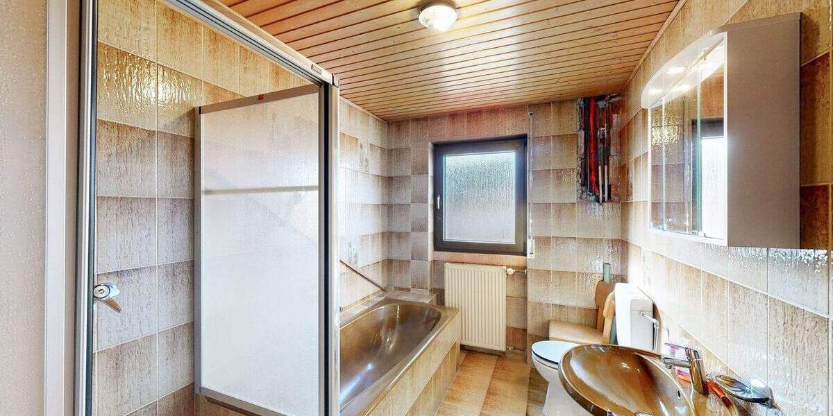 Mehrfamilienhaus, Wohnhaus Waldbüttelbrunn - 7 Zimmer, 164 m&sup2;, 380.000&euro; | Angebot:26016142