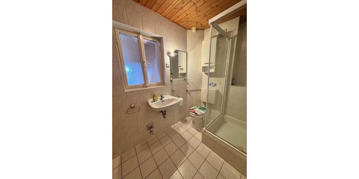 Dachgeschoßwohnung Kitzingen - 2 Zimmer, 63 m&sup2;, 500&euro; | Angebot:25257451