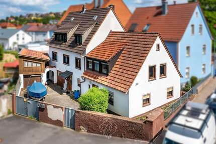 Haus zum Kaufen in Würzburg Versbach 395.000 € 146.56 m² 9 zimmer