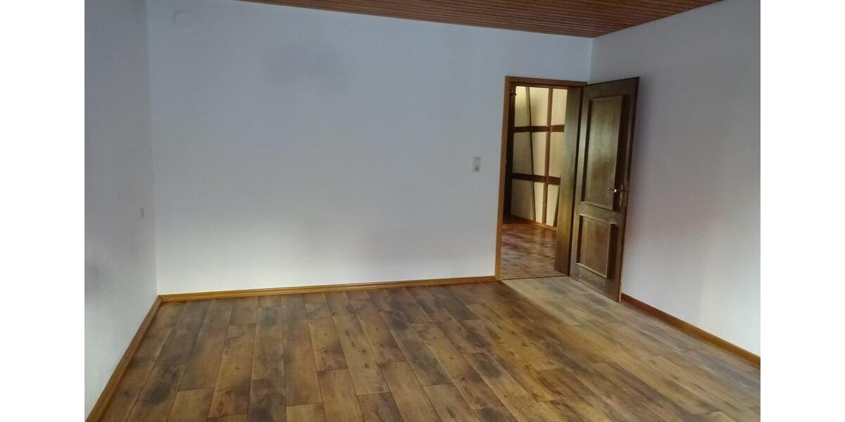 Etagenwohnung Würzburg Sanderau - 5 Zimmer, 134 m&sup2;, 440&euro; | Angebot:25752183