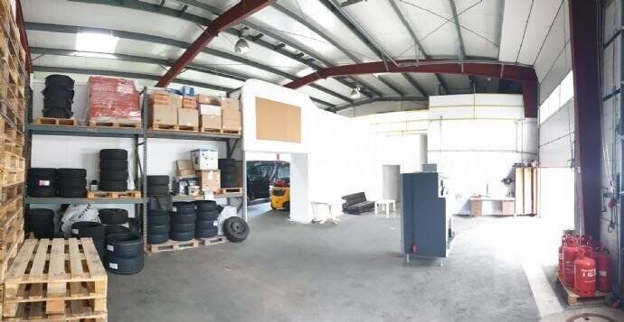 Halle mit Rolltor; Büroflächen; alle Branchen; PKW-Stellplätze; LKW anfahrbar zimmer