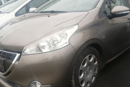 Peugeot 208 177.000 km 2.900 &euro; Tauberbischofsheim 97941