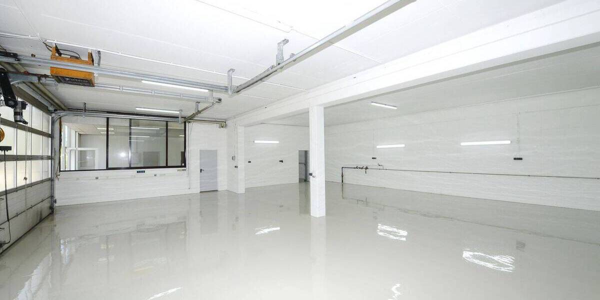 3-D-Virtual-Tour! Große renovierte Halle mit Büroflächen in Höchberg, verkehrsgünstig gelegen zimmer