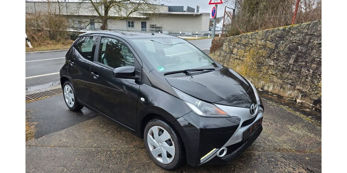 Toyota Aygo (X) 79.000 km 6.900 € Randersacker 97236