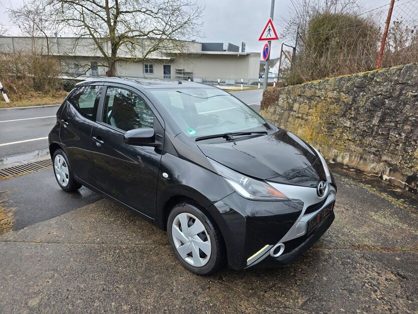 Toyota Aygo (X) 79.000 km 6.900 € Randersacker 97236