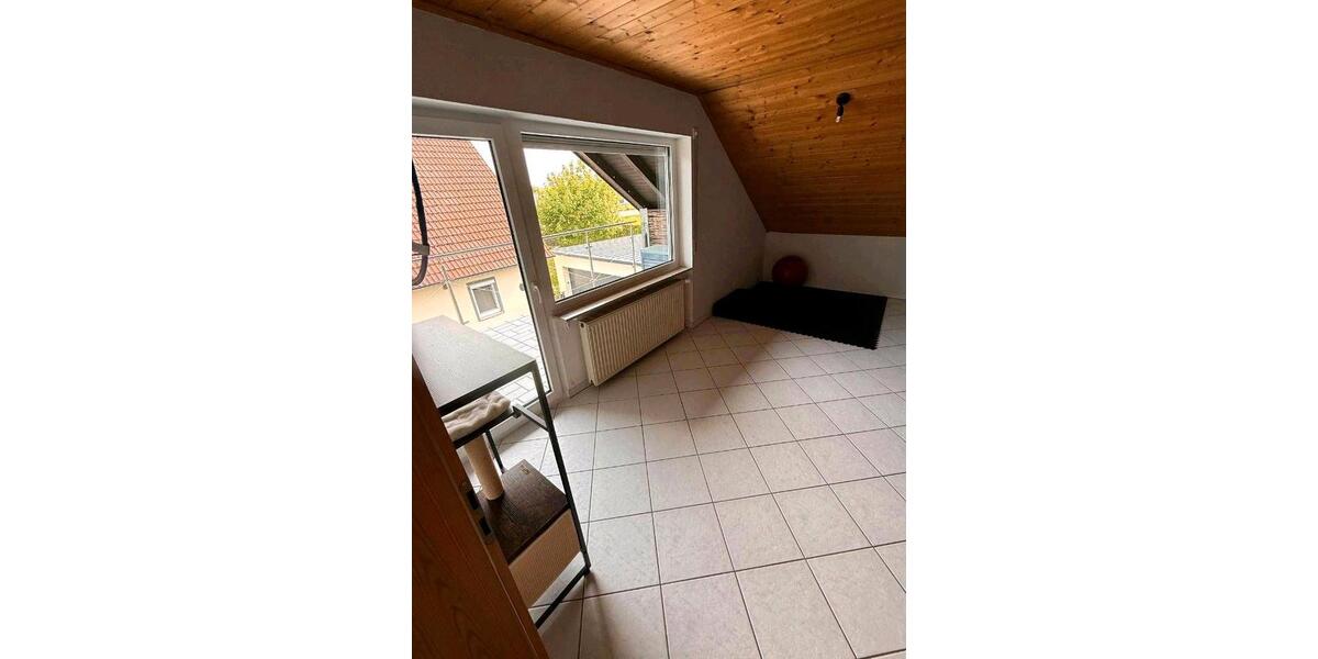 Dachgeschoßwohnung Prosselsheim - 4 Zimmer, 120 m&sup2;, 700&euro; | Angebot:26211442