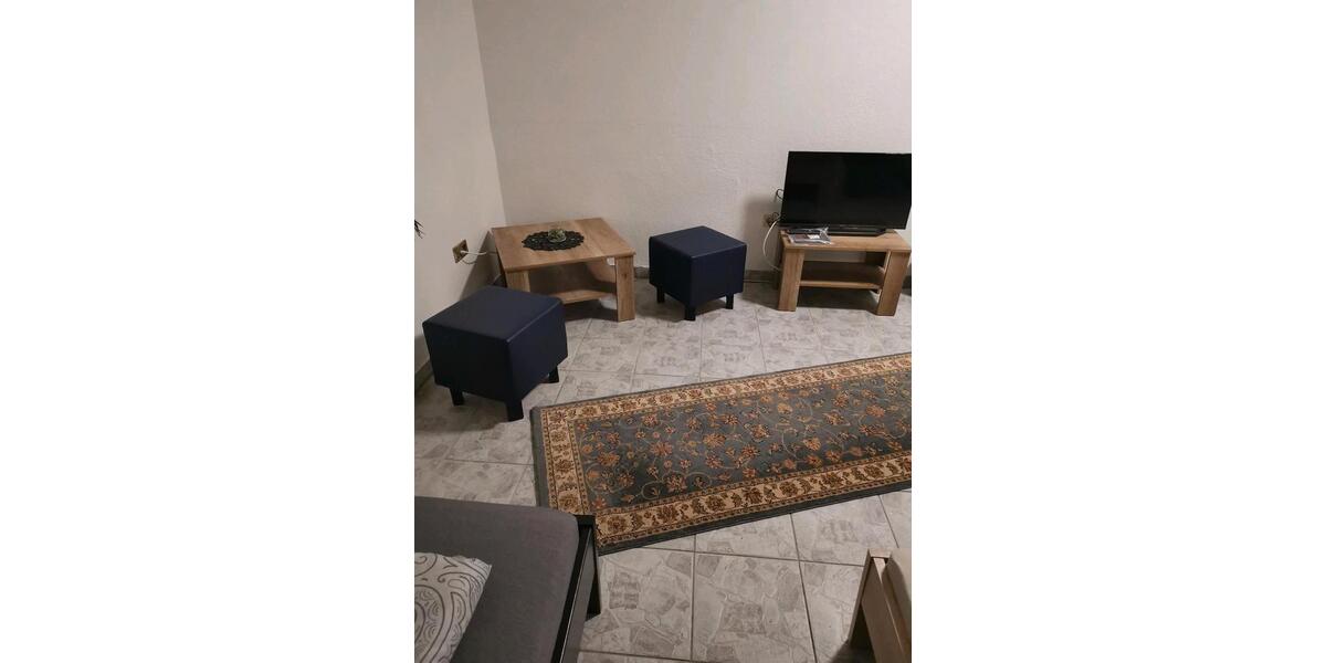 Etagenwohnung Waldbüttelbrunn - 2 Zimmer, 200 m&sup2;, 25&euro; | Angebot:25634182