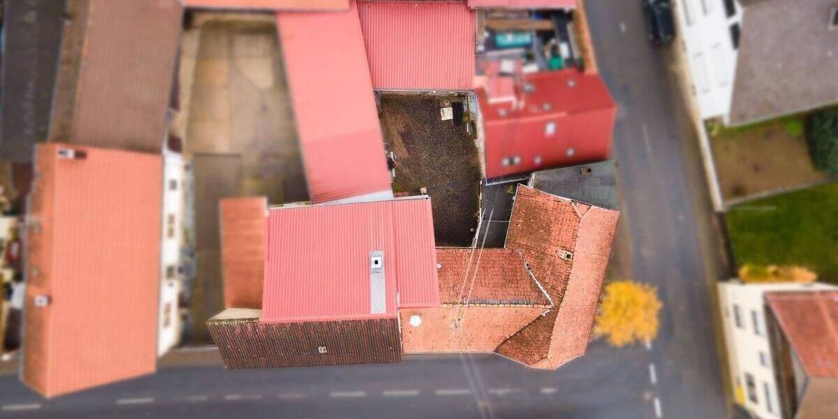 Wohnhaus mit ehem. Gaststätte - Großzügiges Gebäude mit Entwicklungspotenzial (Wohn- und Gewerbefläche ca.265 m² + Nutzfläche ca.155 m²) zimmer