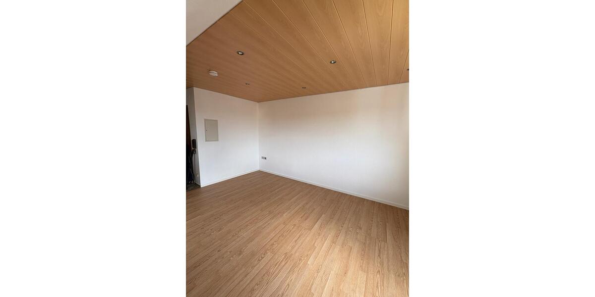 Dachgeschoßwohnung Waldbüttelbrunn - 1 Zimmer, 27 m&sup2;, 420&euro; | Angebot:26626290