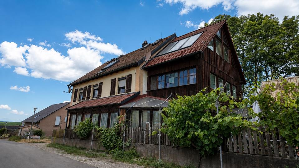 Mehrfamilienhaus, Wohnhaus Ippesheim - 9 Zimmer, 242 m&sup2;, 549.000&euro; | Angebot:26975756