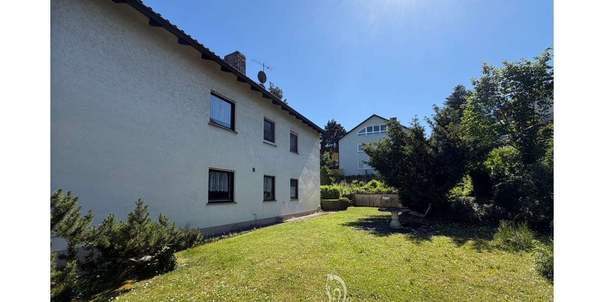 Großzügiges Zwei- bis Dreifamilienhaus mit Garten, ausgebautem Untergeschoss und Ausbaupotenzial. - Zweifamilienhaus Zell am Main | Angebot:26876421