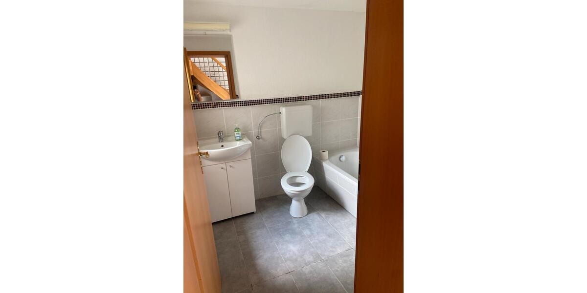 Etagenwohnung Würzburg Heuchelhof - 4 Zimmer, 100 m&sup2;, 1.400&euro; | Angebot:26233579