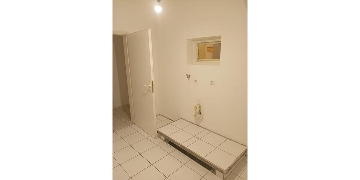 Etagenwohnung Urspringen - 4.5 Zimmer, 128 m&sup2;, 880&euro; | Angebot:26228432