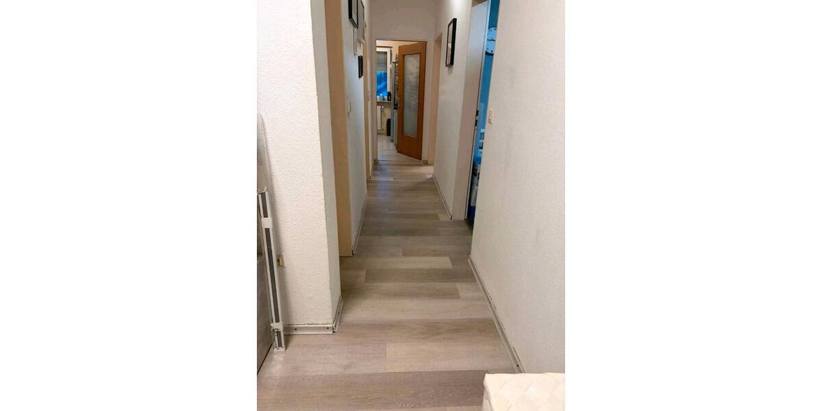 Dachgeschoßwohnung Gerbrunn - 5.5 Zimmer, 130 m&sup2;, 1.350&euro; | Angebot:26573287