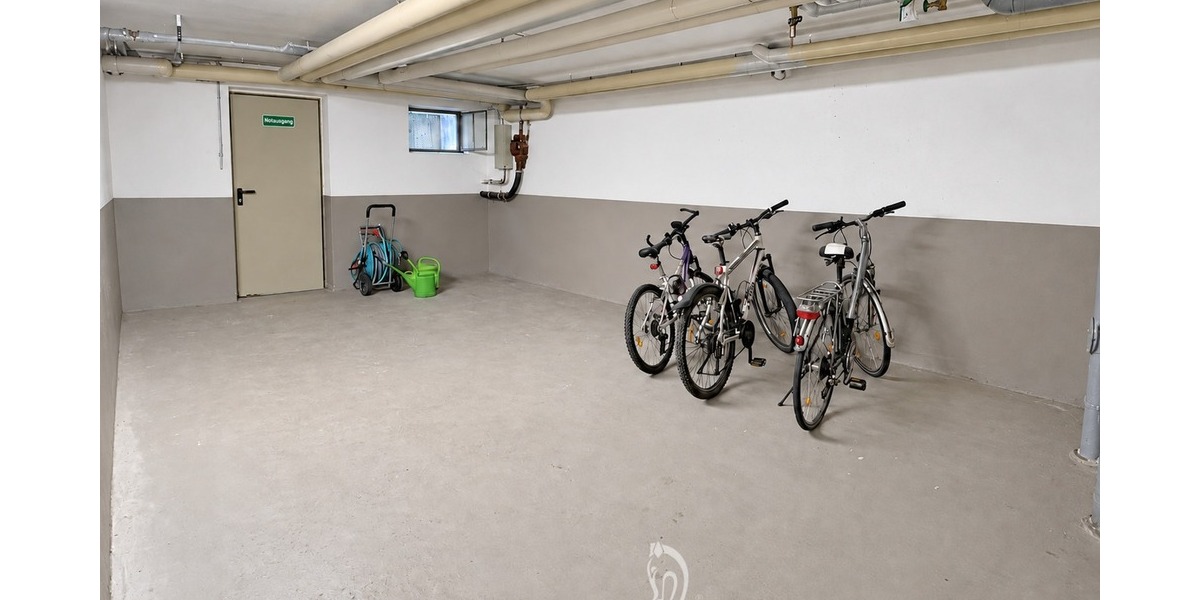 Altersgerecht - Aufzug, Loggia und Tiefgarage – gepflegte 3-Zimmer-Wohnung - Etagenwohnung Höchberg | Angebot:27450926