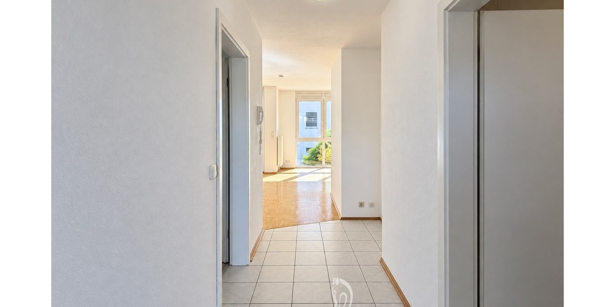 Altersgerecht, Aufzug und Stellplatz: Helle 2-Zimmer-Wohnung mit Balkonloggia - Etagenwohnung Würzburg Zellerau | Angebot:27134349
