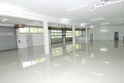3-D-Virtual-Tour! Große renovierte Halle mit Büroflächen in Höchberg, verkehrsgünstig gelegen zimmer