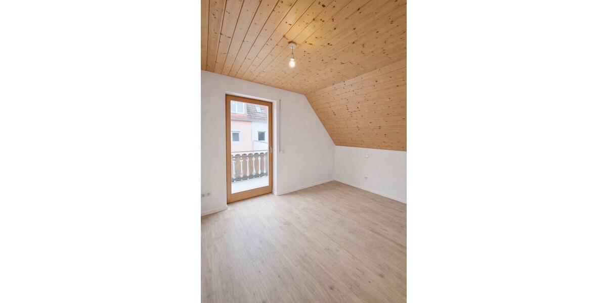 Dachgeschoßwohnung Ochsenfurt - 3 Zimmer, 69 m&sup2;, 940&euro; | Angebot:25404583