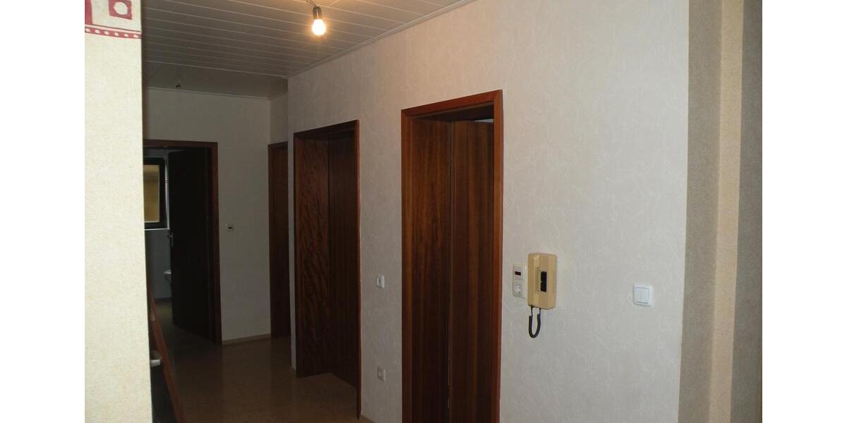 Erdgeschoßwohnung Kitzingen - 4 Zimmer, 110 m&sup2;, 245.000&euro; | Angebot:27162941