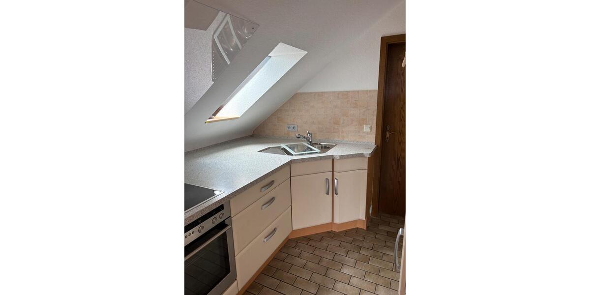 Dachgeschoßwohnung Waldbüttelbrunn - 1 Zimmer, 27 m&sup2;, 420&euro; | Angebot:26626290