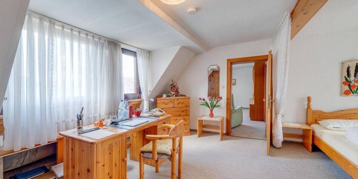 Mehrfamilienhaus, Wohnhaus Kitzingen - 6 Zimmer, 114 m&sup2;, 250.000&euro; | Angebot:26869192