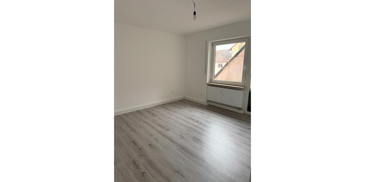 Etagenwohnung Sommerach - 4 Zimmer, 100 m&sup2;, 1.200&euro; | Angebot:26121868