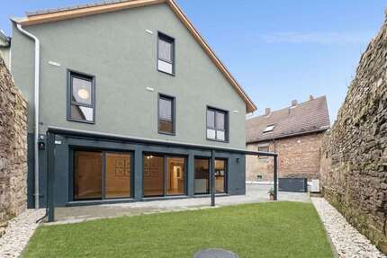 Haus Würzburg Heuchelhof - 8 Zimmer, 215 m&sup2;, 1.095.000&euro; | Angebot:25625448