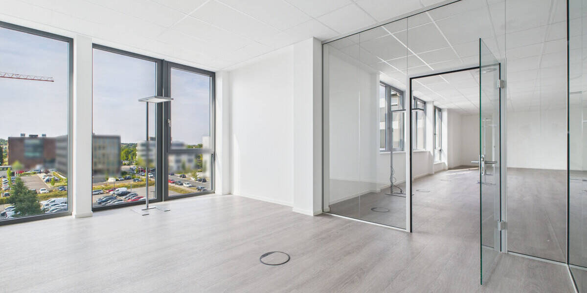 Repräsentatives Büro mit Südbalkon und hochwertiger Ausstattung für Unternehmen zimmer