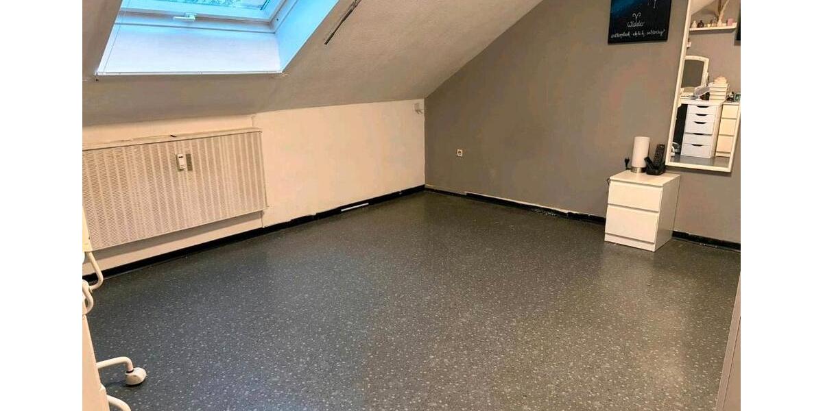 Dachgeschoßwohnung Gerbrunn - 5.5 Zimmer, 130 m&sup2;, 1.350&euro; | Angebot:26573287