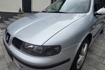 Seat Leon 140.000 km 2.747 &euro; Würzburg 97076