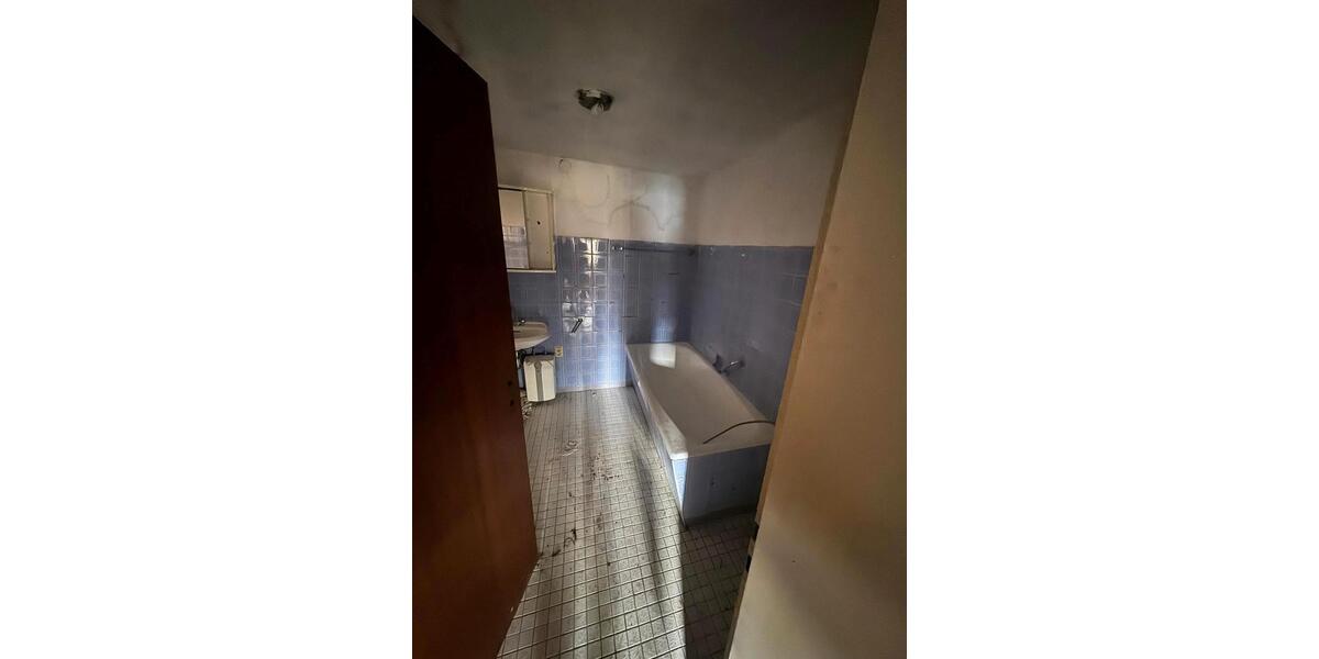 Einfamilienhaus Marktheidenfeld - 5 Zimmer, 150 m&sup2;, 150.000&euro; | Angebot:25995350