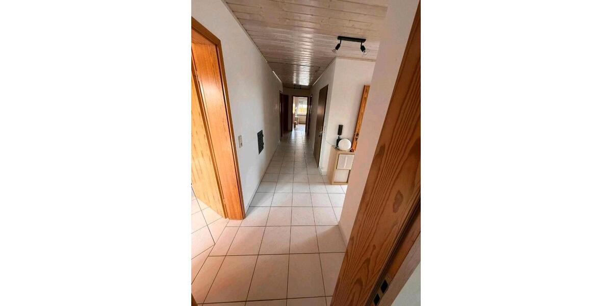 Dachgeschoßwohnung Prosselsheim - 4 Zimmer, 120 m&sup2;, 700&euro; | Angebot:26211442