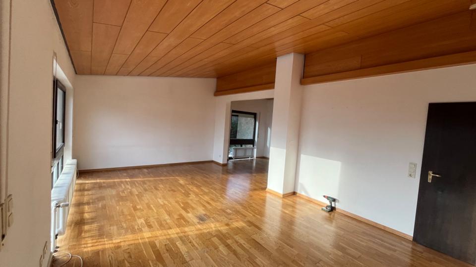 Bungalow Würzburg Dürrbachau - 7 Zimmer, 200 m&sup2;, 685.000&euro; | Angebot:26818620