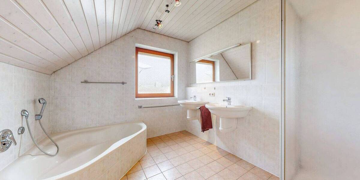 Mehrfamilienhaus, Wohnhaus Eisenheim Untereisenheim - 5 Zimmer, 110 m&sup2;, 495.000&euro; | Angebot:26723646