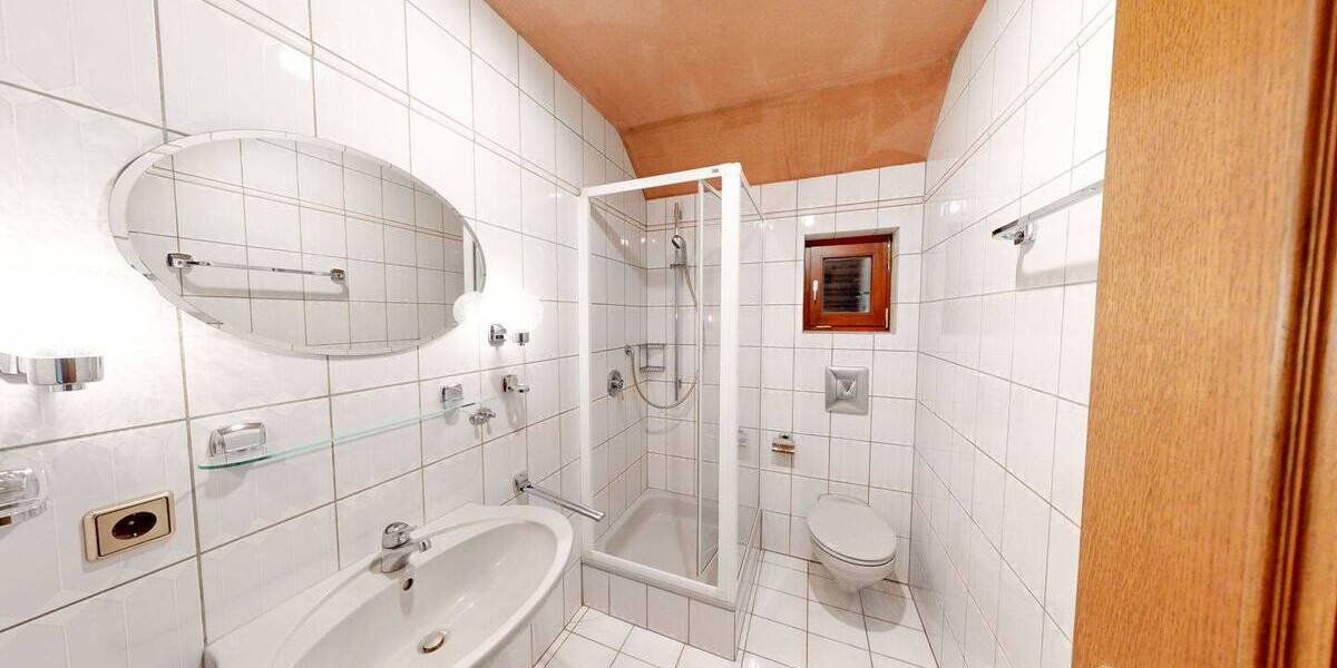 Einfamilienhaus Eibelstadt - 7 Zimmer, 331 m&sup2;, 750.000&euro; | Angebot:25984576